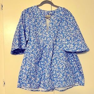 Tuckernuck Blue Ditzy Blooms Flutter Sleeve Top XXL